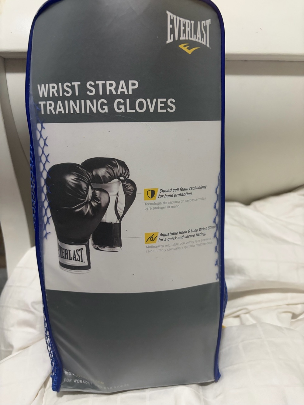 Everlast Black and White Wrist Strap Training Gloves